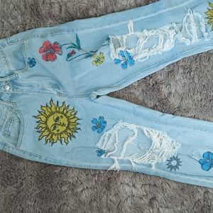 NWOT Distressed Graphic Jean